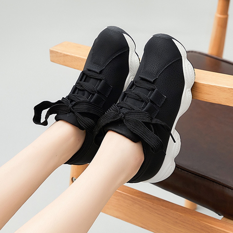 Kicks   NEW รองเท้าผ้าใบแฟชั่น  ระบายอากาศได้ดี  เกาหลีเกาใจมากแม๊ มาใหม่ทรงสวย พื้นหนาเสริมส้นสุดปัง นิ้มใส่สบาย