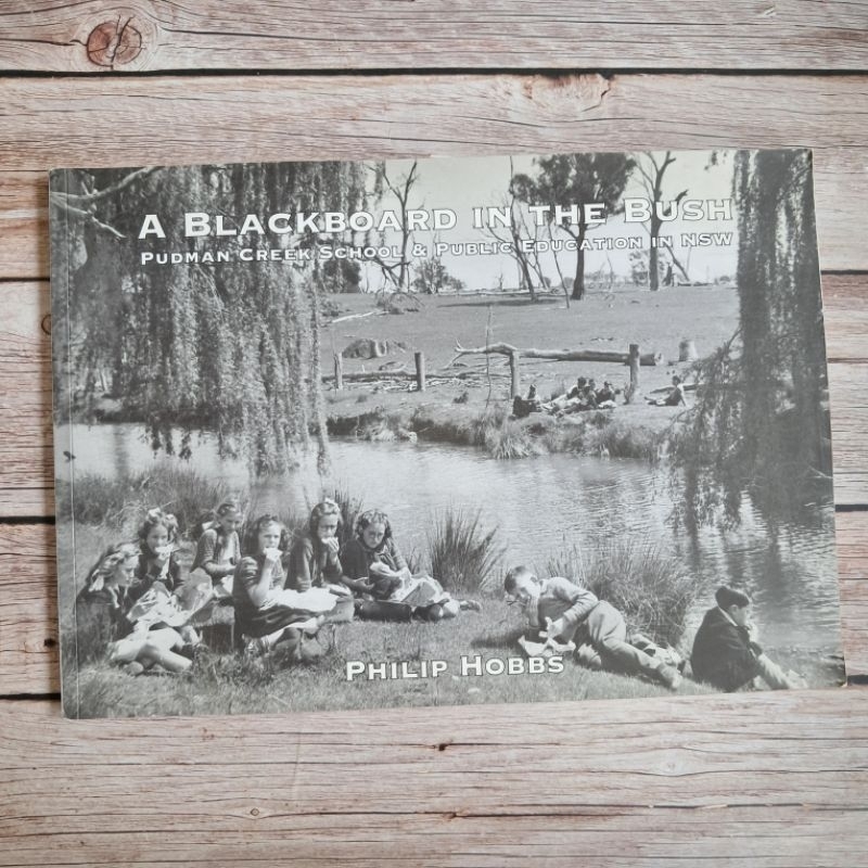 #มือสอง #M : A Blackboard in the bush : Philip Hobbs.