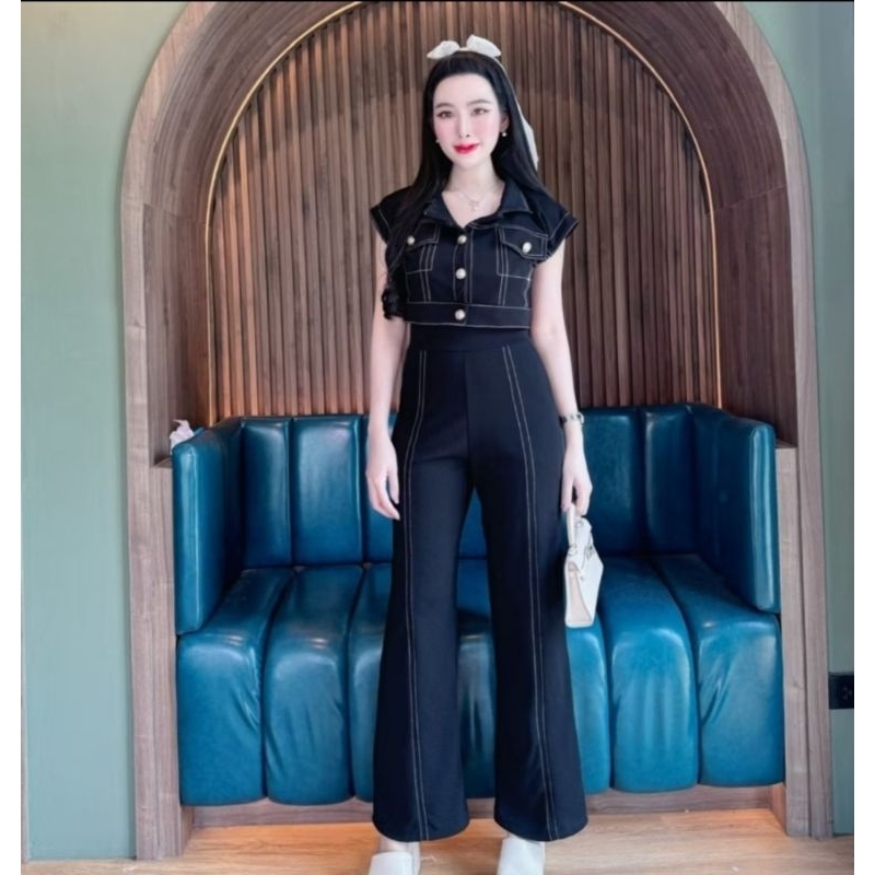 ชุดเซ็ทสีดำผ้าวูลเวฟ เสื้อครอปมีกระดุม แต่งกระเป๋าหน้า แบรนด์ SUGARIO