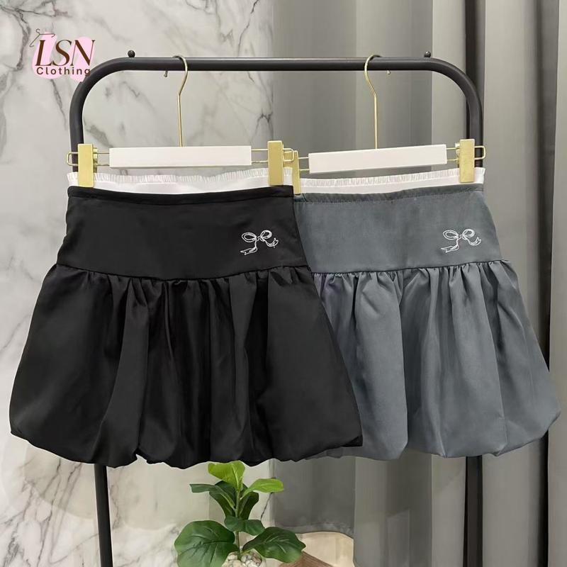 กระโปรงบอลลูน LSN T-02  แต่งขอบเอว ปักลายโบว์ เอวสูง มีซับด้านใน เนื้อผ้าครัช มี2สีให้เลือก เทาและดำ