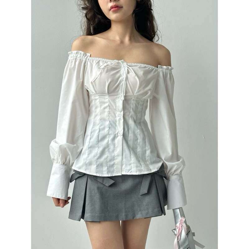 Dóra the label DOONA เสื้แเชิ้ตสีขาวปาดไหล่ มือสอง