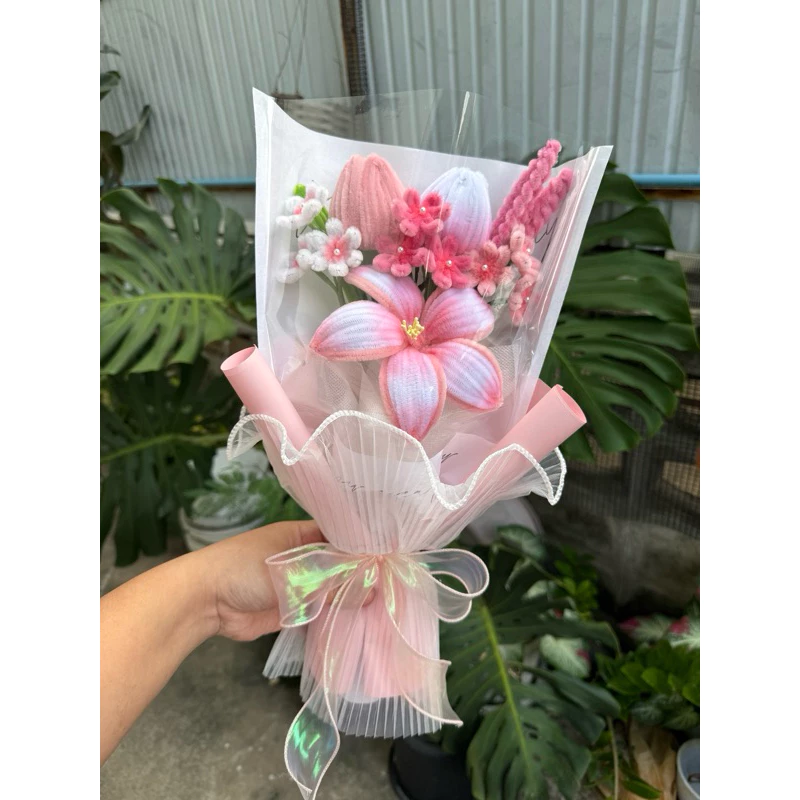 ช่อดอกไม้ลวดกำมะหยี่ ลิลลี่1 ทิวลิป2 (จัดทำ1-2วัน) สูงประมาณ40-42 cm