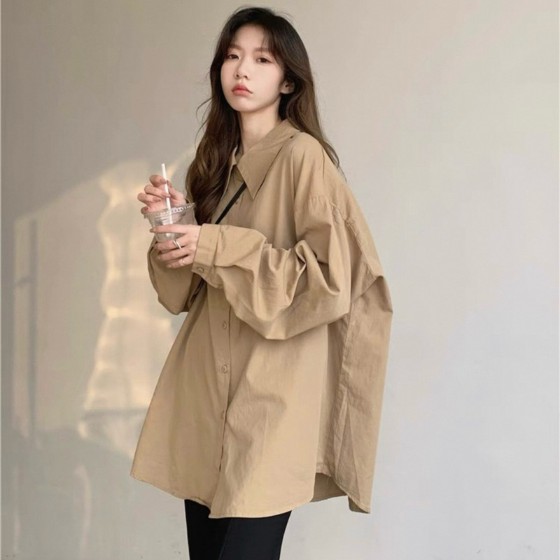 เสื้อเชิ้ตคอปกหน้าสั้นหลังยาว แต่งกระเป๋าในตัว ให้ลุค OTD