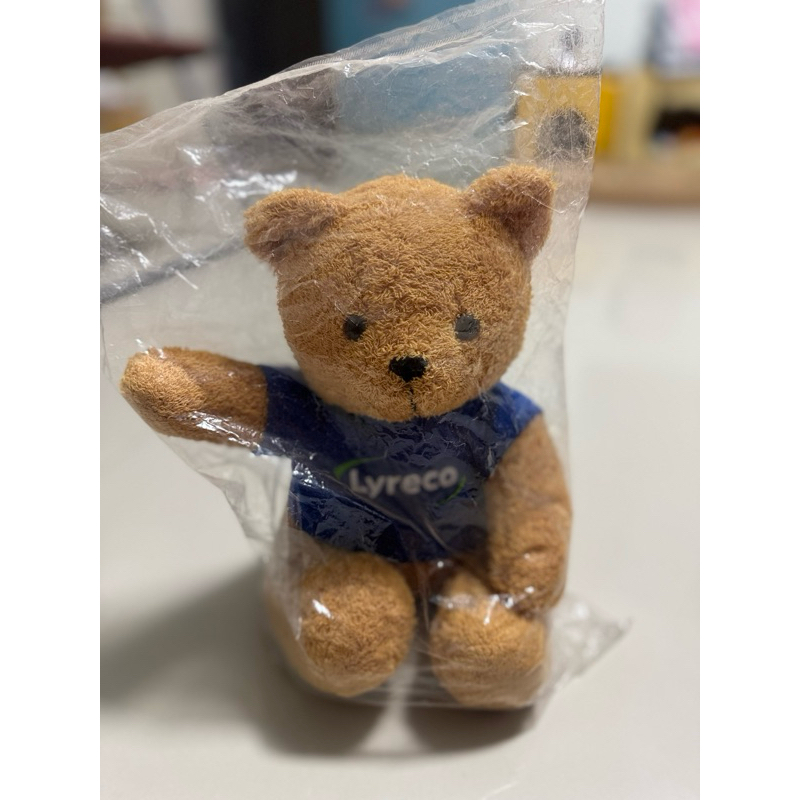 หมี Lyrecoใส่เสื้อสีน้ำเงิน