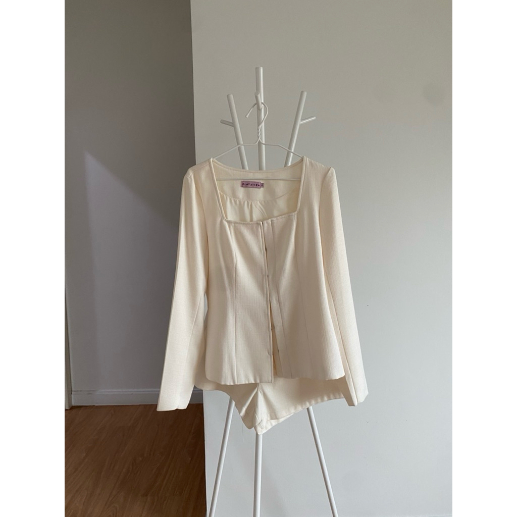 ส่งต่อ FLAT2112 FF0656 : BAVARIAN TOP & SHORTS | Size S | #เสื้อผ้ามือสอง #ส่งต่อFLAT2112