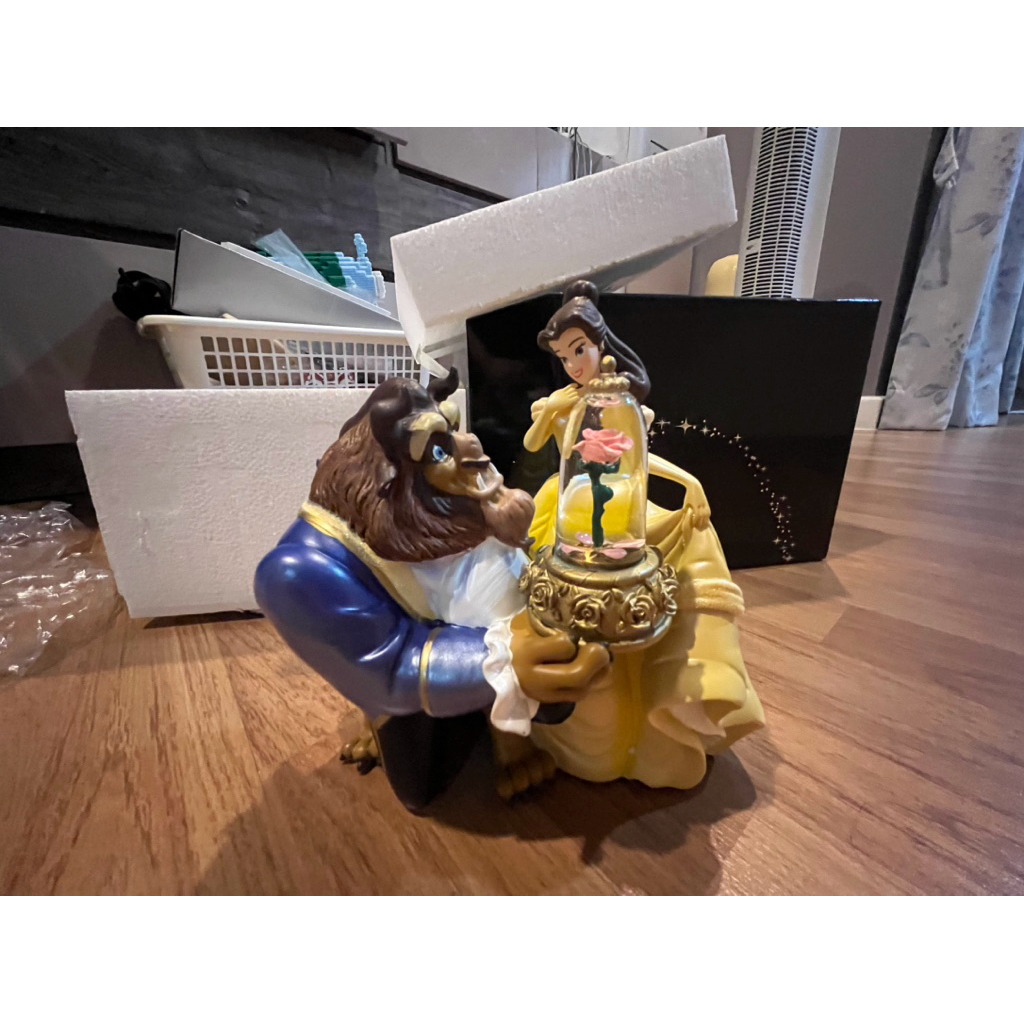 snow globe beauty & the beast สินค้าใหม่ในกล่อง
