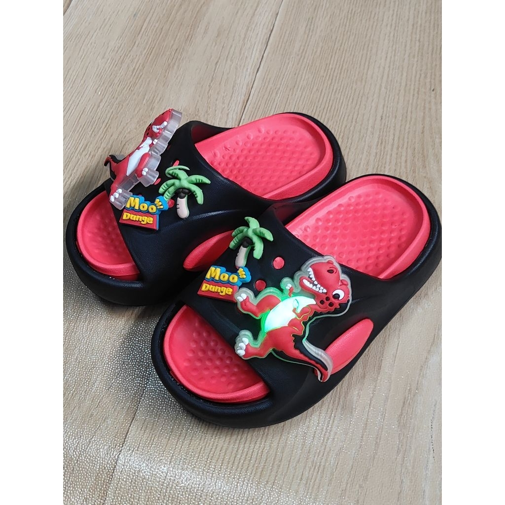 รองเท้าเด็ก แตะสวม ลายไดโนเสาร์ ตัวการ์ตูนมีไฟ - รูปที่ 3