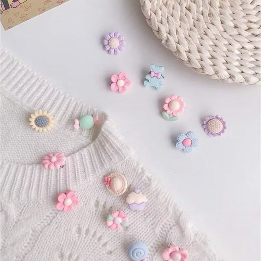 ASHI🌸ขั่นต่ำ5ชิ้น10฿🌸(เข็มกลัดเกาหลีตกแต่งเสื้อผ้ามีเข็มด้านหลังพร้อมติดเสื้อ น่ารักมากๆ ราคาชิ้นละ2บาท