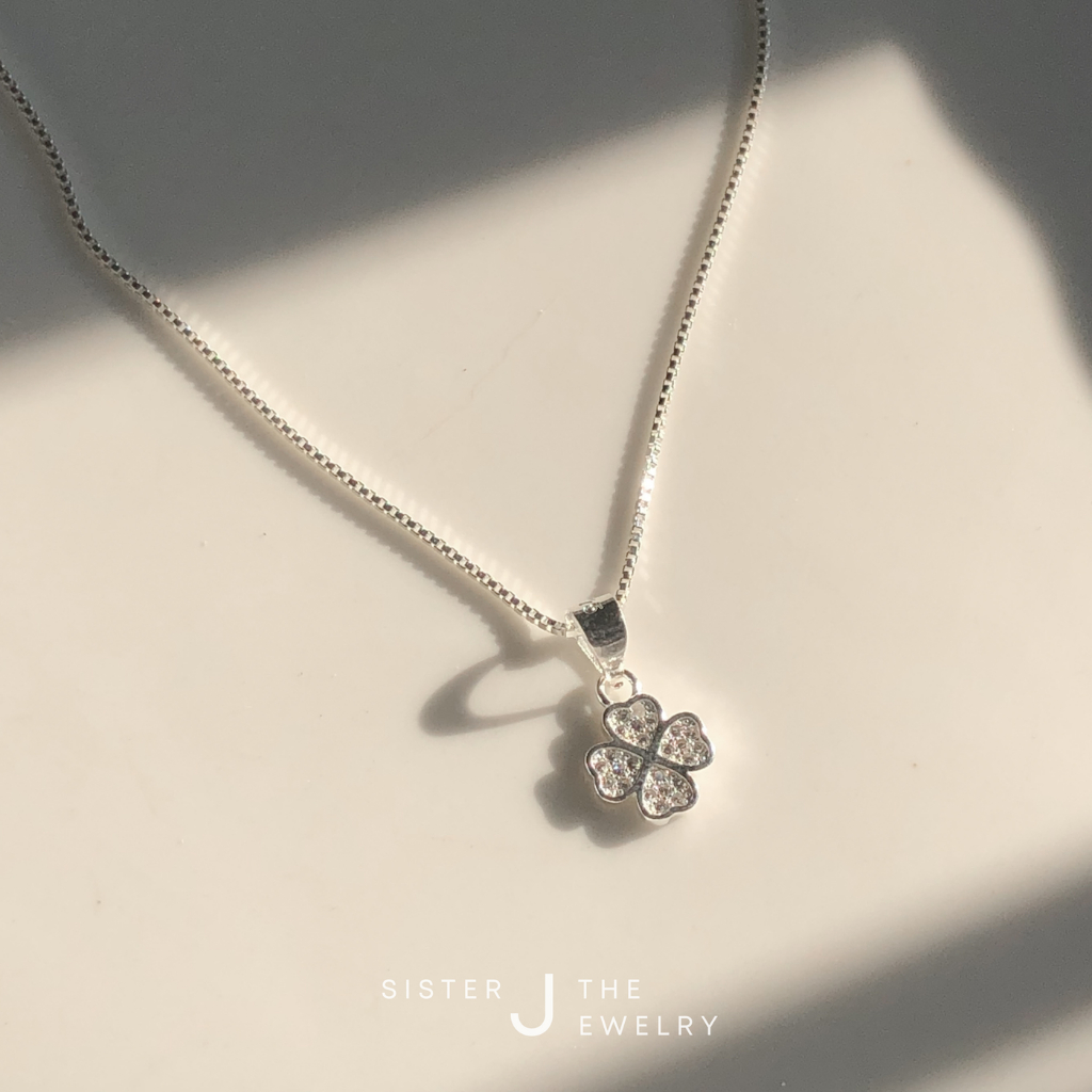 Clover Cz Pendant (เฉพาะจี้) | silver925 | จี้ใบโคลเวอร์เงินแท้ ประดับเพชรcz จี้เงินแท้ | Sister J