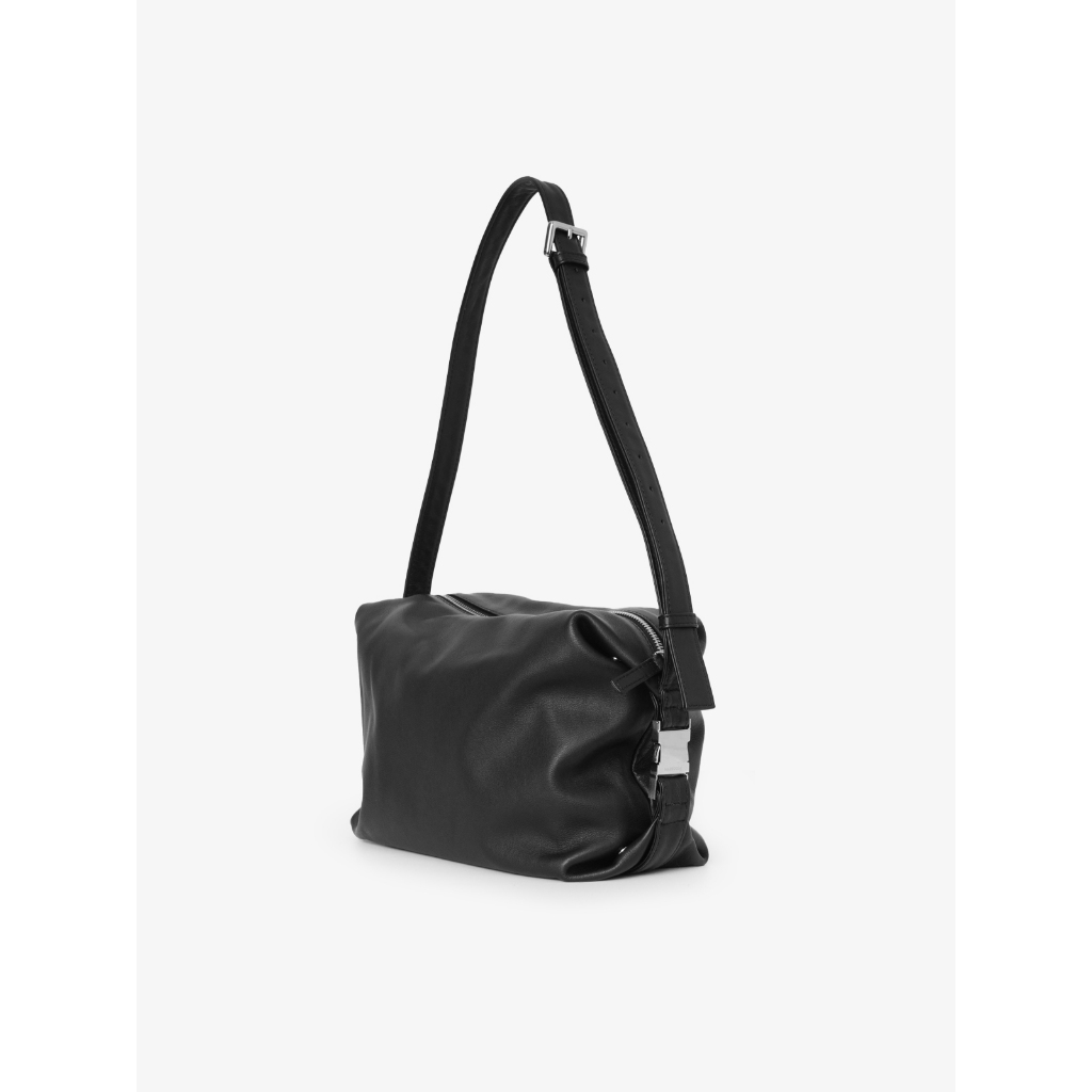 พร้อมส่ง Marroque Cargo,Charcoal. กระเป๋าหนังแท้ ตกแต่งด้วย Buckle เงิน Signatue รุ่น Cargo สีดำ