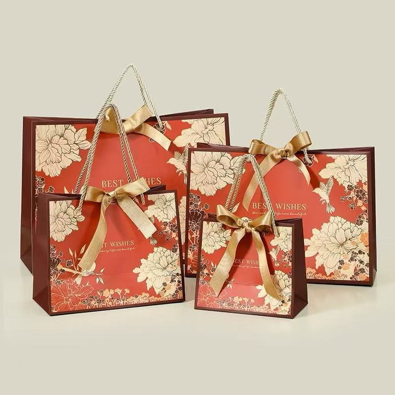 DIY  ถุงกระดาษ สีแดง ลายดอกไม้สีทอง หูเกลียว หูหิ้ว พร้อมโบว์ทอง สีสันสดใส กระดาษแข็งแรง