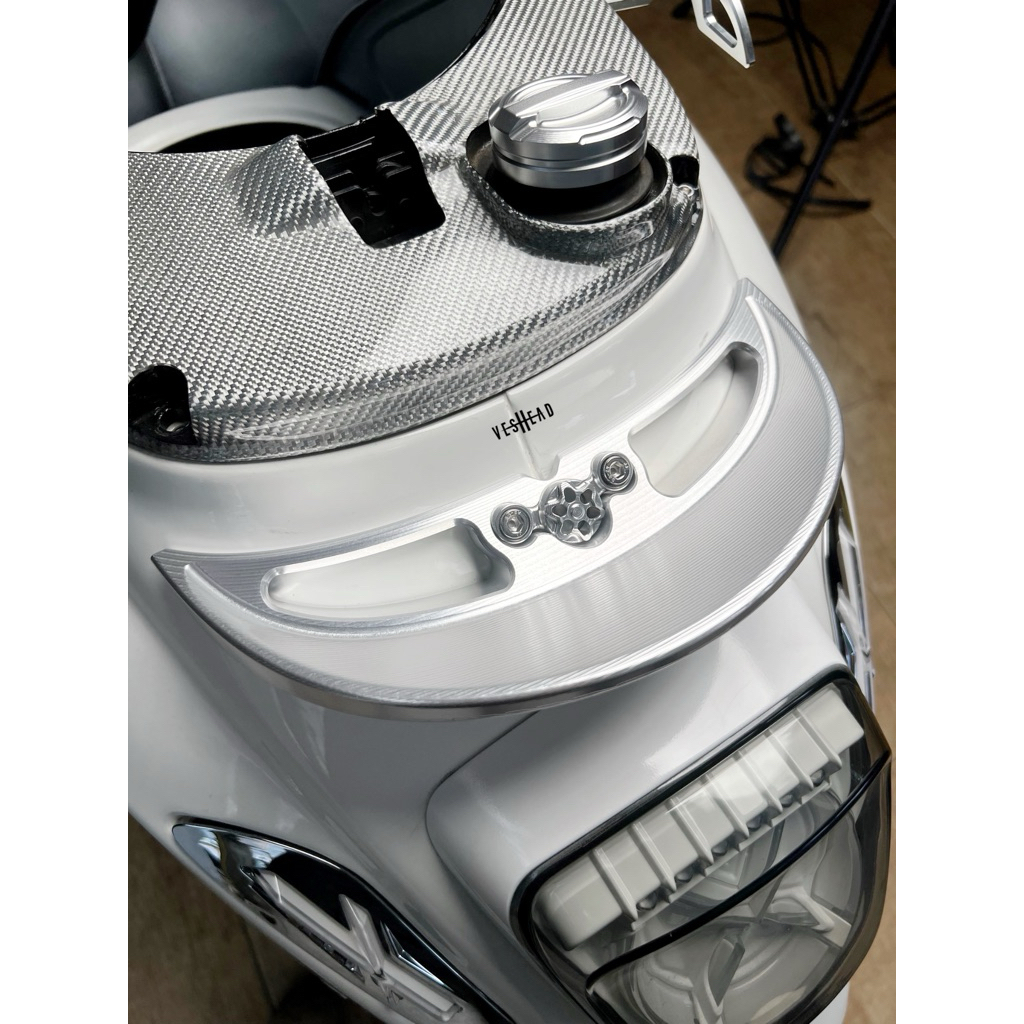 TR Factory หาง ตูดเป็ด V2 สำหรับ Vespa Sprint / Primavera / GTS / GTV อลูมิเนียม CNC ติดตั้งแทนบาร์จับหลังเดิมได้เลย