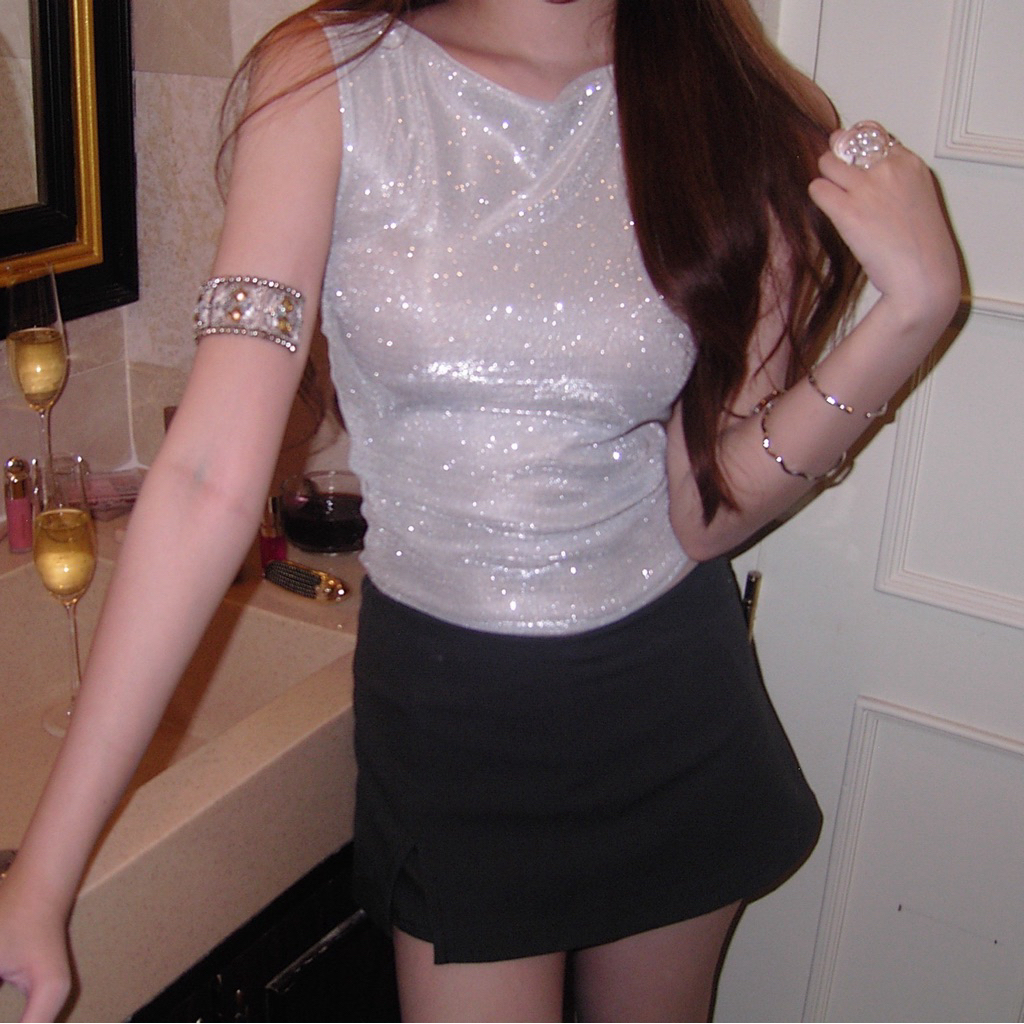 Evara glitter tank top - moon glow - (สีเงิน)
