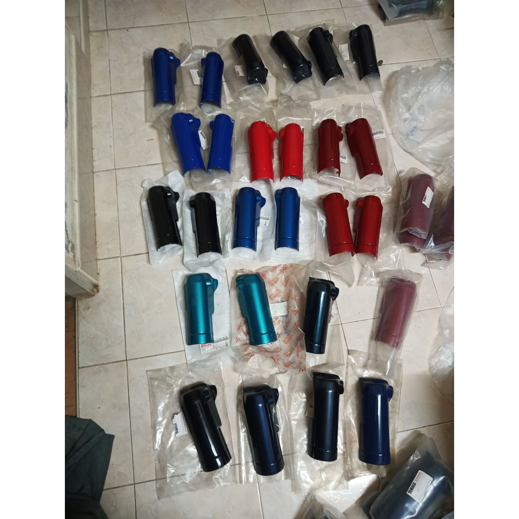 ปิดโช๊คหน้า Y111 ,เรนโบว์ ชุดสีY111 แท้ ครอบโช๊คหน้า Yamaha Y111, Yamaha Rainbow (4NR-F3122,4NR-F313