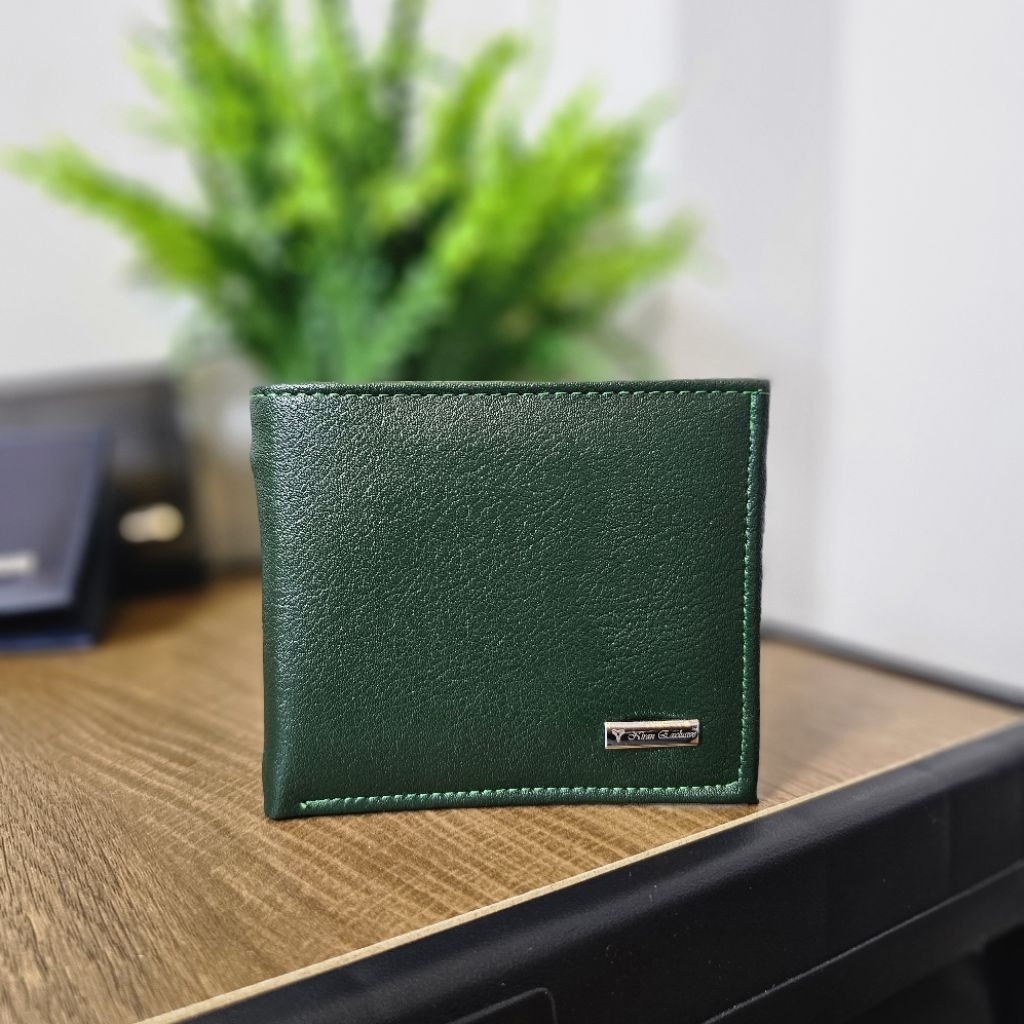 กระเป๋าสตางค์ หนังPU นิ่ม ช่องใส่บัตรเยอะ  พร้อมกล่อง มีให้เลือก 4สี ใช้ได้ทั้งผู้ชายและผู้หญิง