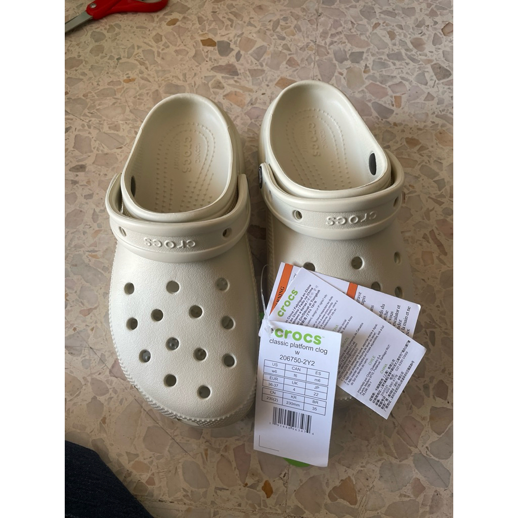 CROCS รองเท้าลำลองผู้หญิง CLASSIC PLATFORM CLOG รุ่น 2067502Y2 - BONE