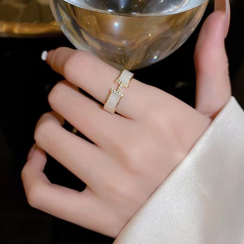 แหวนจดหมายหรูหราระดับไฮเอนด์แฟชั่นเกาหลีปรับเปิดเครื่องประดับของขวัญสำหรับผู้หญิง