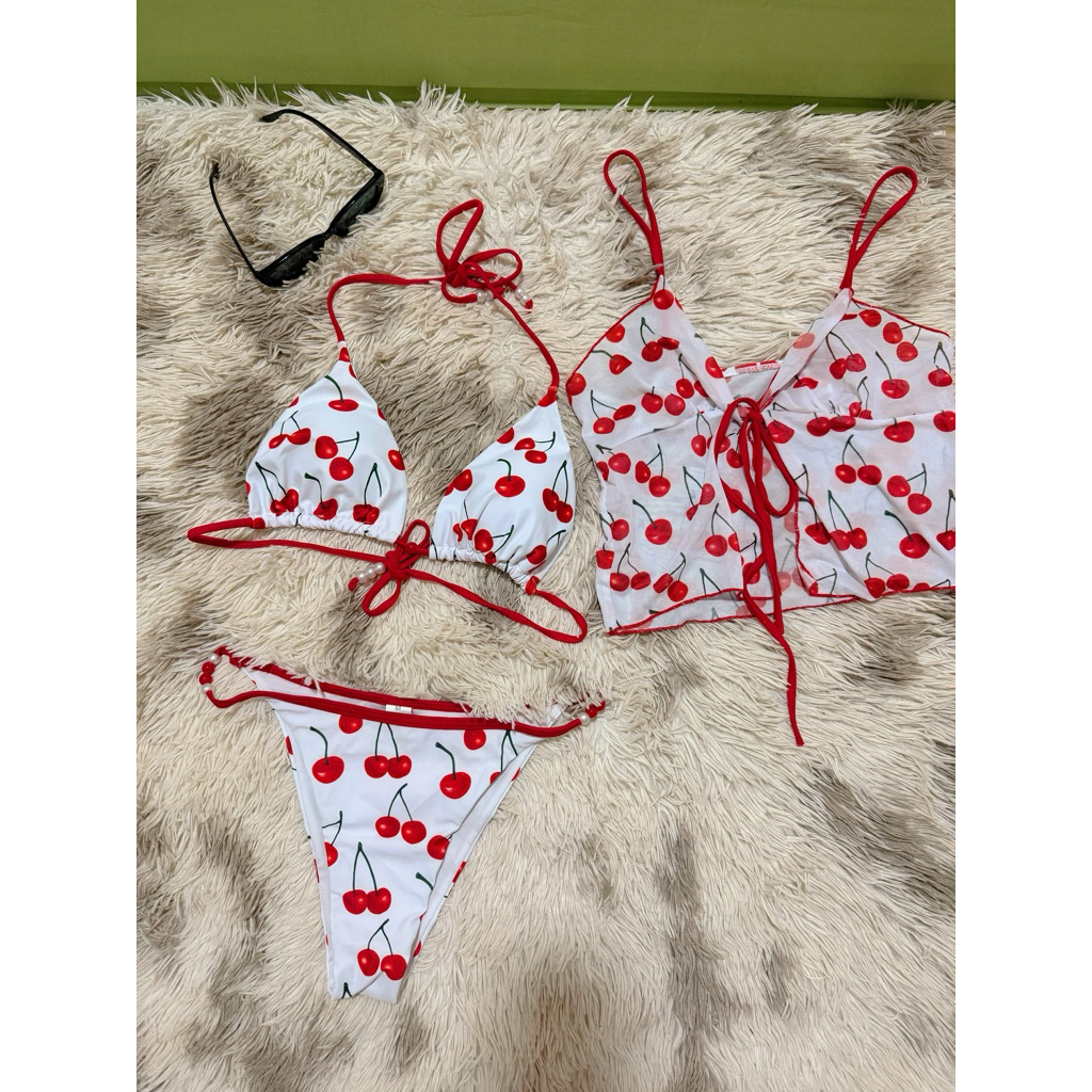 🍒พร้อมส่ง Cherry Bikini ชุดว่ายน้ำ บิกินี่ ลายเชอรรี่ 3 ชิ้น น่ารัก ผูกคอผูกหลัง พร้อมลูกเล่นลูกปัด🍒