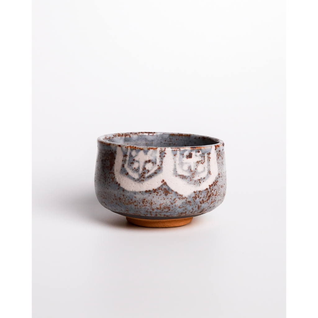 MATCHACHAN | Blue Grey Glaze Shino ถ้วยดินเผาปั้นมือ Shino Akazu-Yaki Nezumi