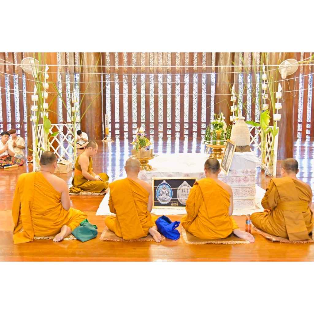 เหรียญสามดอกบัวบาน หลวงปู่ศิลา พระอาจารย์ต้อม หลวงพ่อสุริยันต์ (ซีนเดิม) รับประกันพระแท้100% ราคา ถูกที่สุด ดีลบีเคเค แกลเลอรีภาพที่ 8