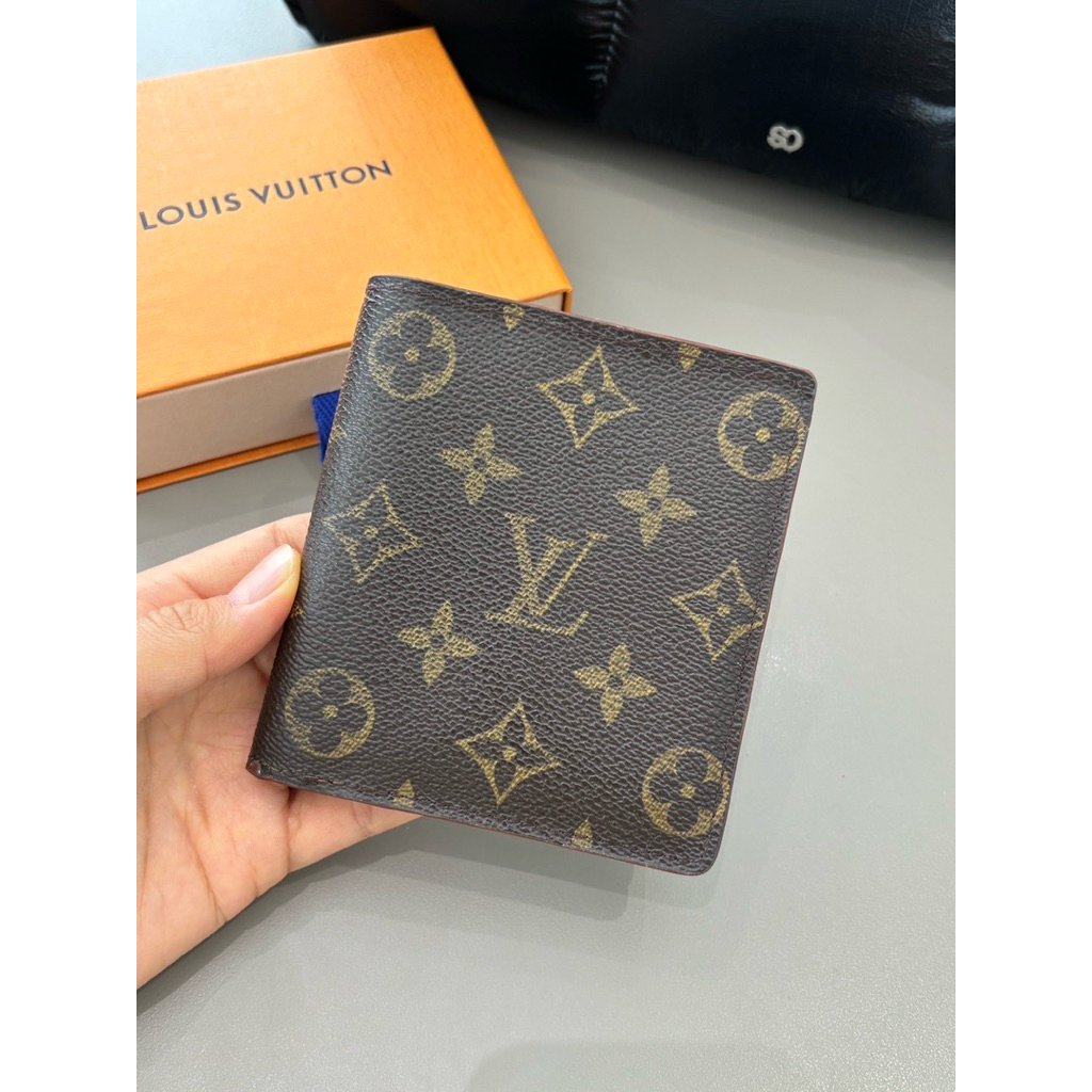 LV Men wallet มือสองของแท้💯ค่ะ (รบกวนทั่กแชทก่อนสั่งค่ะ)