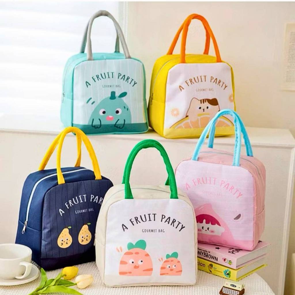 กระเป๋าถนอมอาหาร ใส่กล่องข้าว/ปิ่นโต มีฉนวนด้านใน มีซิปพร้อมหูหิ้วการ์ตูนใหญ่ผลไม้