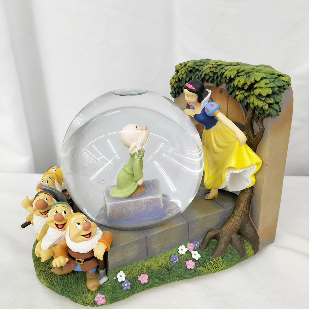 (preorder) Snow White Snow Globe