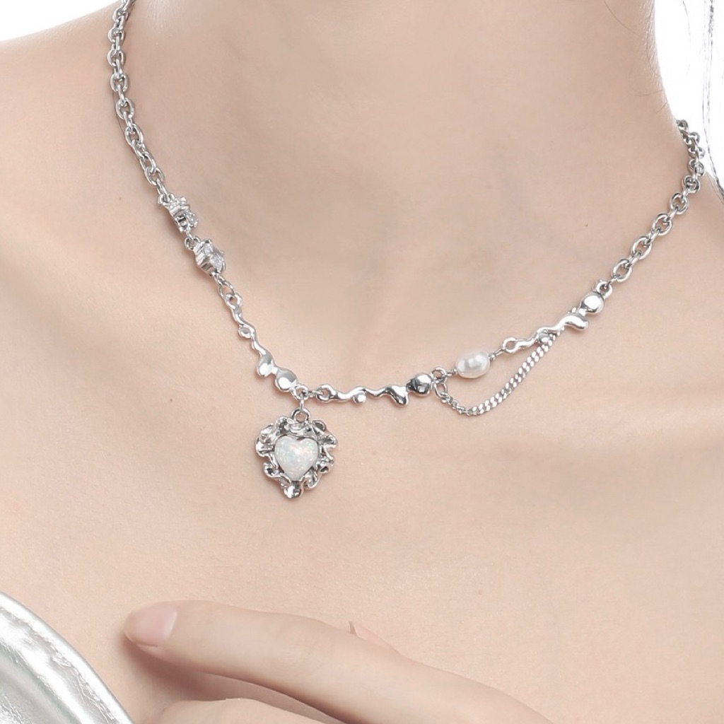 (PRE ORDER) ECHO HEART – สร้อยคอเงินรูปวงหัวใจสีขาวมุก (ECHON006)