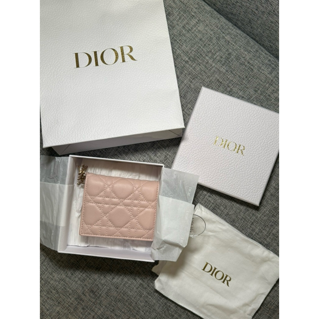 กระเป๋าสตางค์ Lady Dior Gardenia