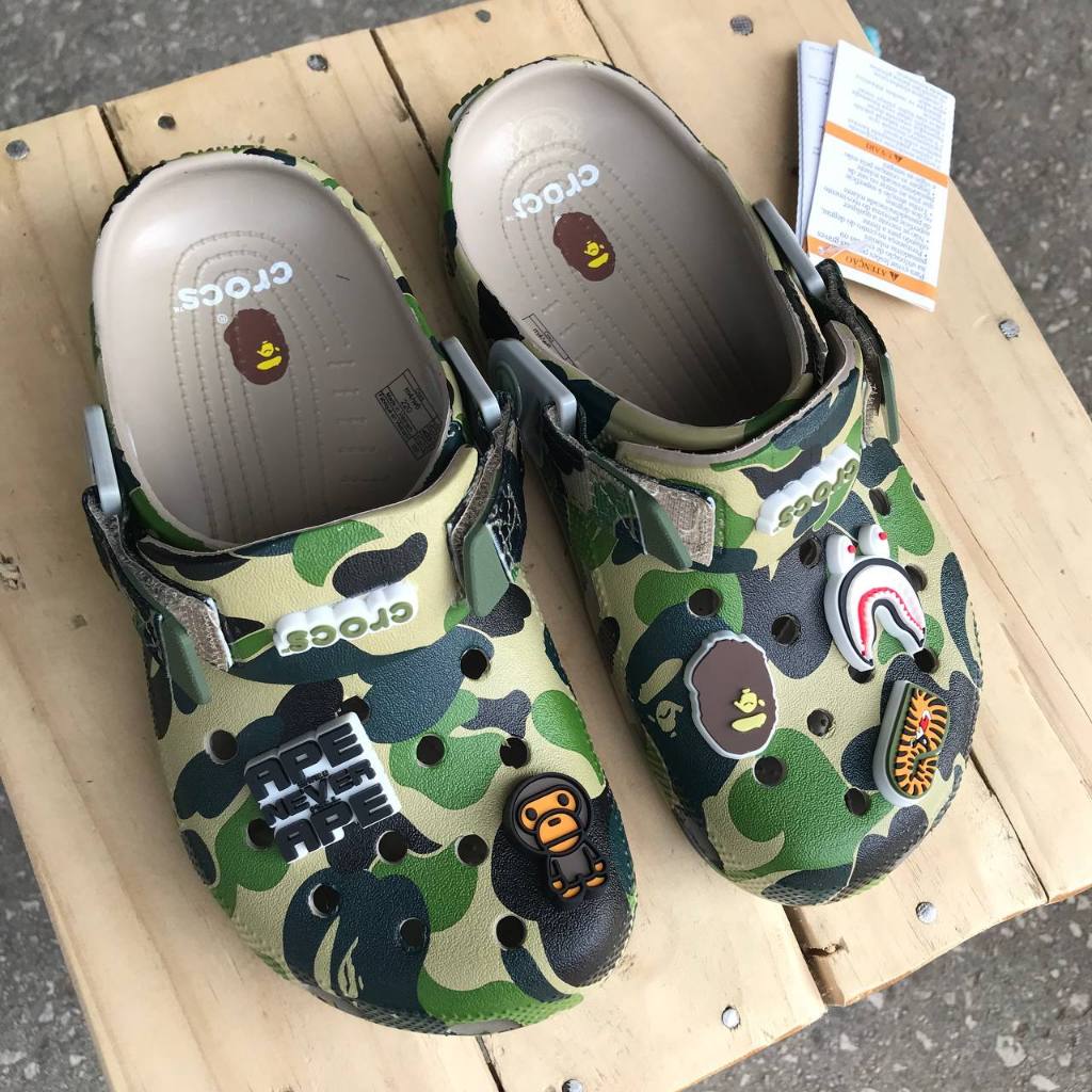 BAPE X CROCS รองเท้าผู้ชาย รองเท้าแตะแบบลำลอง