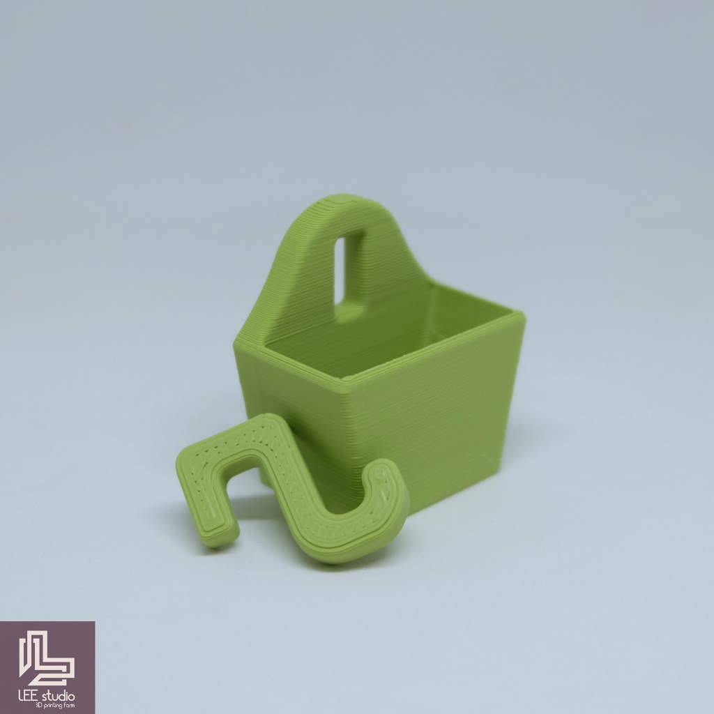 ที่เก็บกรรไกร Skadis สำหรับ Pegboard IKEA โดย LEE Studio