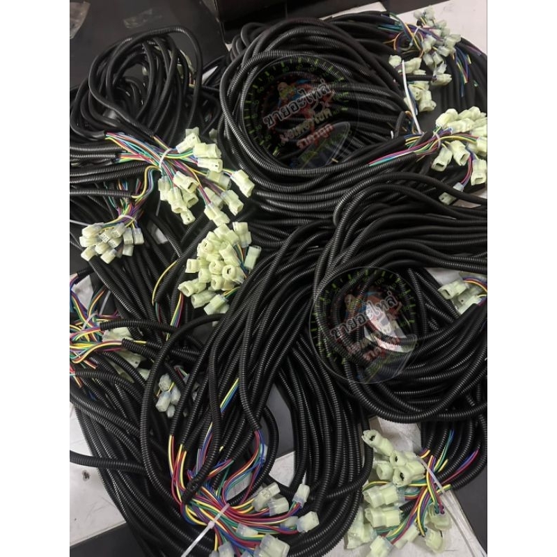 ปลั๊กต่อสายลบโค้ดตรงรุ่นเวฟ 125 บังลมสะดวกต่อการลบโค้ดได้เลยไม่ต้องถอดบังลมยาว1 เมตรหุ้มสายไฟด้วยท่อกระดูกงูแบบผ่า