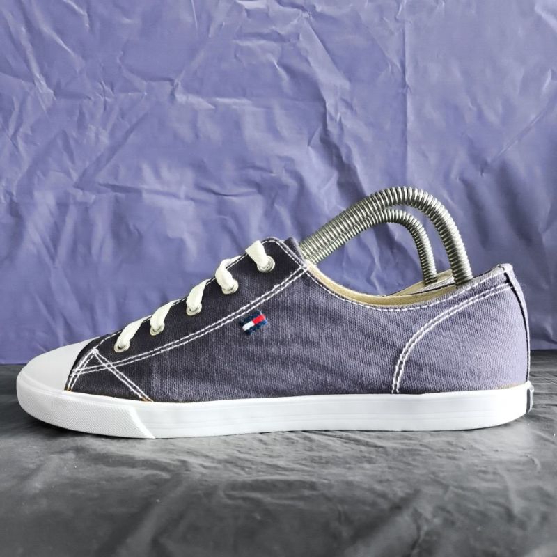 รองเท้า Tommy Hilfiger มือสองของแท้ Size 41/26 cm.