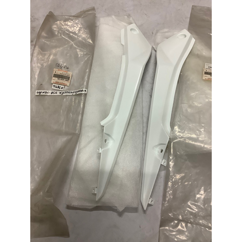 ฝาครอบข้างอันบนแท้Kawasaki-KSR-NENราคาคู่ละ สีขาว*38109*38116