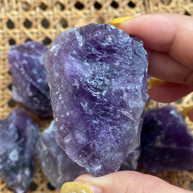 ‼️️พร้อมส่งใน ‼️ Amethyst อเมทิสต์ดิบ ม่วงเข้ม สวยมาก  เป็นสัญลักษณ์แห่งความรักมิตรภาพ ช่วยให้คลายเครียดความวิตกกังวล