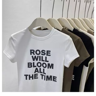 Lalisa พร้อมส่ง🎀เสื้อครอปท็อป🍒แขนสั้น เสื้อยืดคอกลม พิมพ์ลายตัวอักษร เสื้อรัดรูป สไตล์เกาหลี แฟชั่นฮาราจูกุ สไตล์วินเทจ