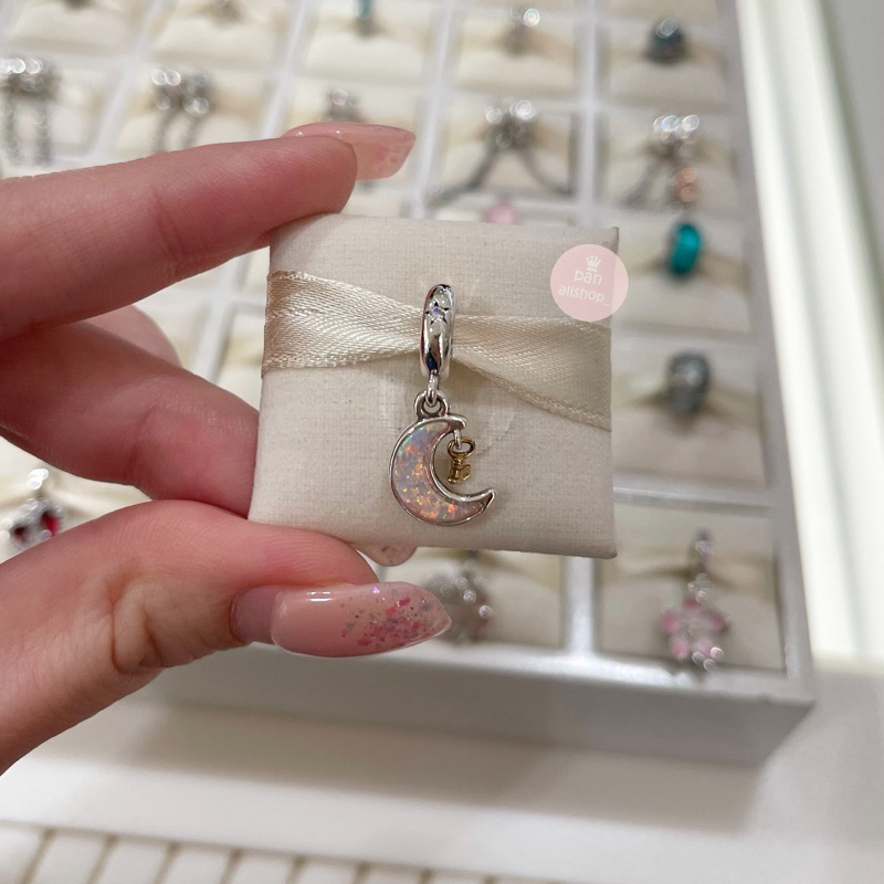 (ของแท้100%)Pandora silver charm Two-tone Key & Moon ชาร์ม โอปอลล์ พระจันทร์
