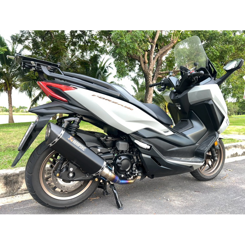 (สินค้าพร้อมจัดส่ง)ท่อ Akrapovic ท่อ forza/ADV 350 ครบชุด คอบอมป์ใหญ่ ไทเทเนี่ยมแท้