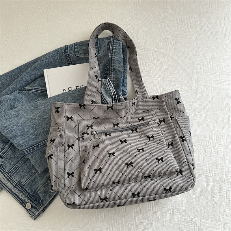 C234 ส่งจาก🇹🇭 กระเป๋าสะพายผ้าลูกฟูก ลายโบว์  น่ารักเวอร์ ขนาด 13 นิ้ว ส่วนที่ยาวสุด - รูปที่ 7