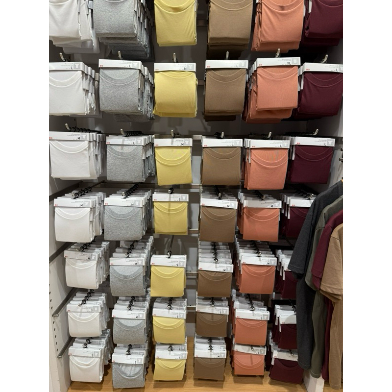 เสื้อยืดผู้ใหญ่สีพื้นUniqlo แท้ 100% Unisex