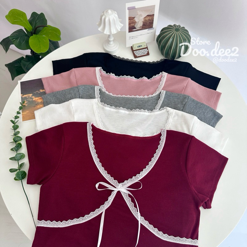 ♦️DOODEE2♦️เสื้อคอวีแต่งลูกไม้ไขว้  เพิ่มดีเทลโบว์แบบผูก ผ้าร่องเล็ก