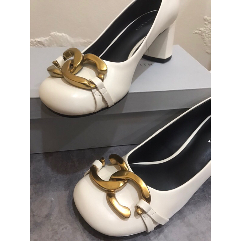 รองเท้า 👞 charles & Keith