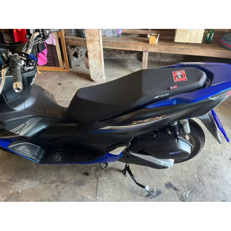 เบาะปาดเอกนาทอง รุ่น PCX NEW 150/160 ปี 2018-2024 ปาดทรงกลาง ลาย เอกนาทอง NA-THONG สีดำ