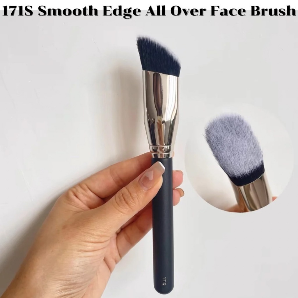171S Face Brush แปรงแต่งหน้าทรงเฉียงหัวตัด ผลิตจากวัสดุคุณภาพดี เส้นใยนุ่มนวลและหนาแน่น เหมาะสำหรับลงผลิตภัณฑ์ชนิดเหลว