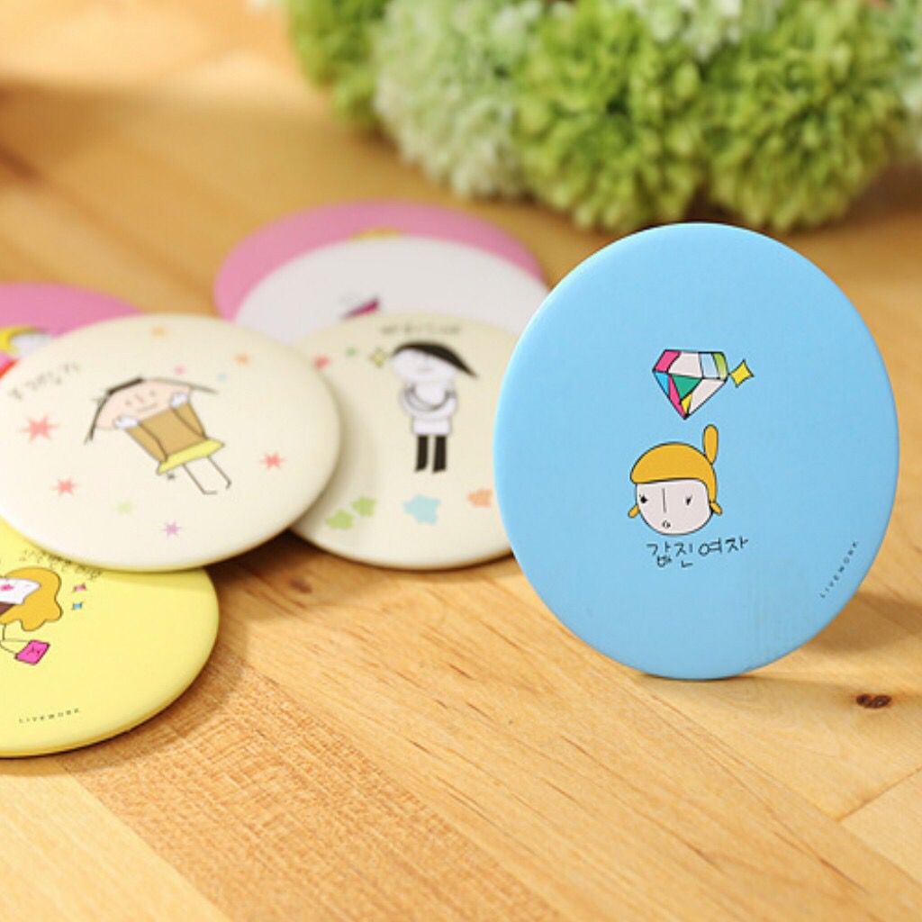 พร้อมส่ง กระจกขนาดเล็กแบบพกพาทรงกลม 7*7เซน **คละลาย**