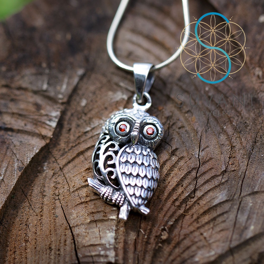 SSUVANI เงินแท้ 92.5% จี้นกฮูกเงินแท้ ประดับด้วยเพชรรัสเซียสีแดง จี้พร้อมสร้อยคอ เครื่องประดับเงินแท้ - รูปที่ 2