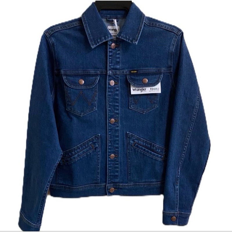 wrangler แจ็คเก็ตยีนส์ผู้ชาย สวยเท่ ลายปักด้านหลัง ของแท้ ราคาป้าย 3590 บาท