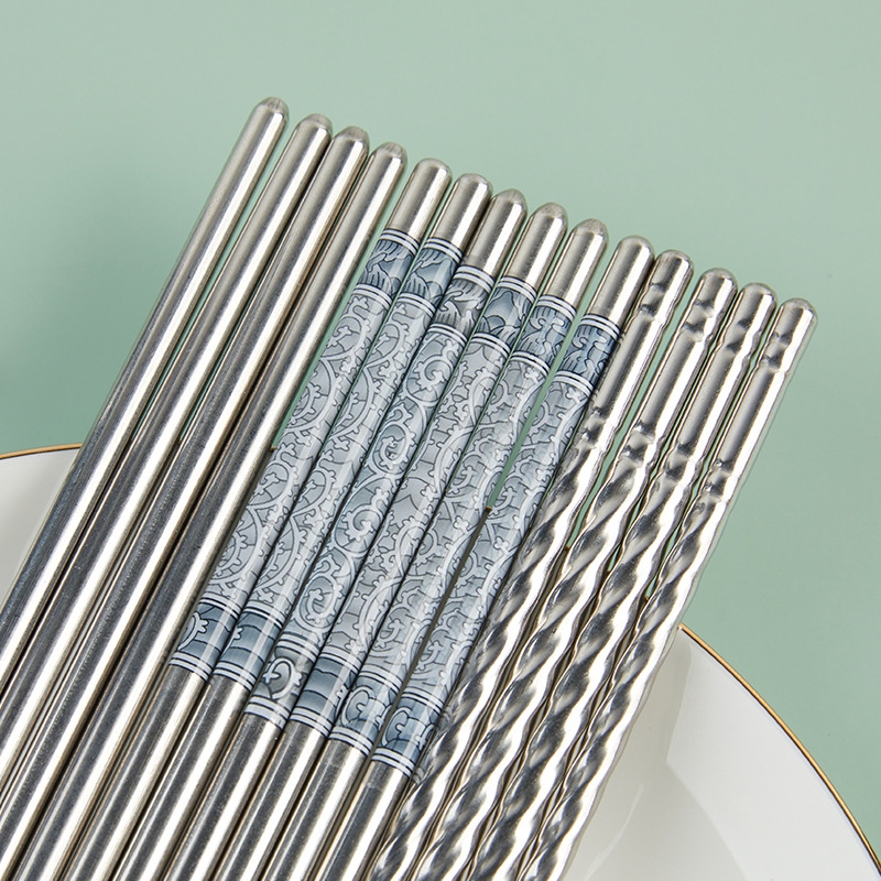 🔥 รู้สึกสบาย 🔥 แพ็ค 5 ชิ้น ตะเกียบสแตนเลส  สแตนเลสแท้ ดีไซน์สวยงามสไตล์เกาหลีคีบอาหาร ล้างทำความสะอาดง่าย - รูปที่ 7