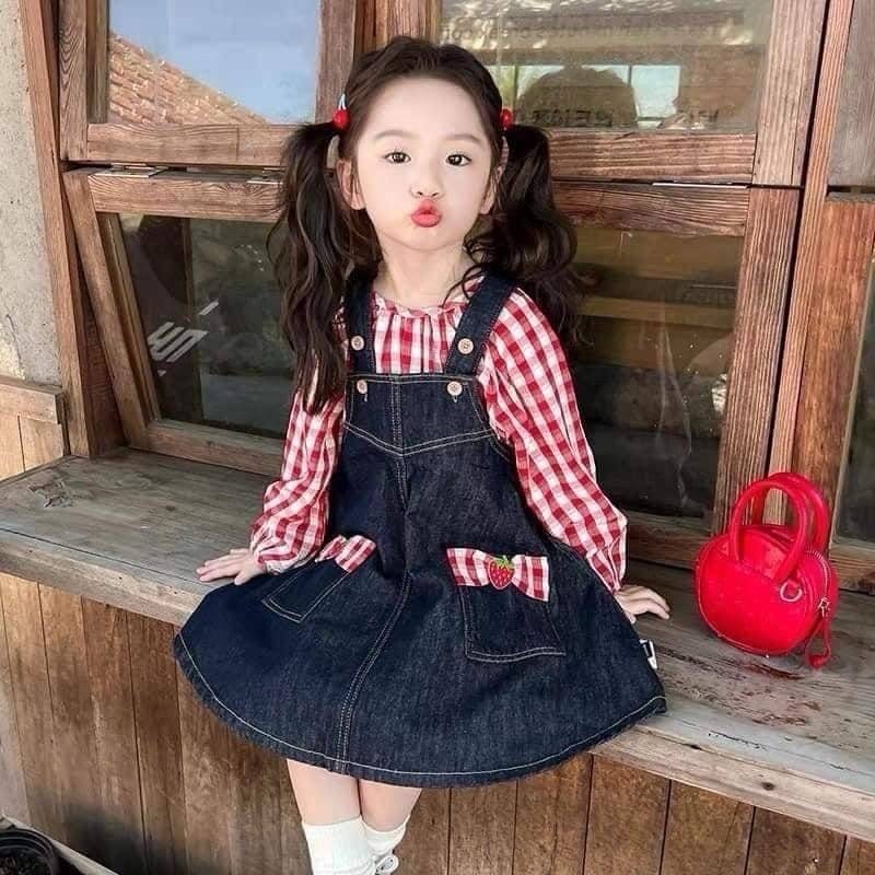 พร้อมส่ง ชุดเซตเอี้ยมลูกสาว2ชิ้น เสื้อแขนยาวสก๊อตแดง+เอี๊ยมกระโปรงยีนส์แท้ กระเป๋าใช้งานได้จริง #ชุดเด็ก #เสื้อผ้าเด็ก