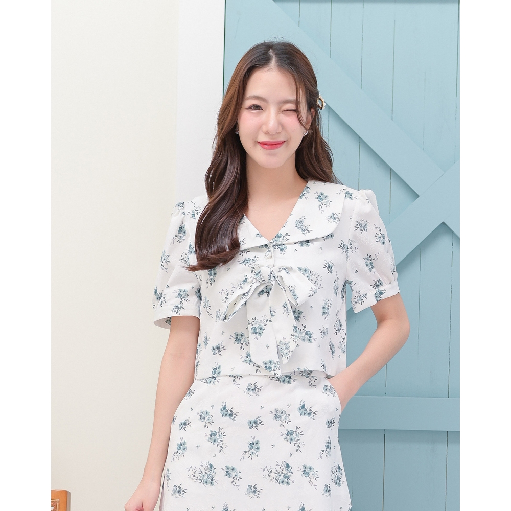 CRAYONBRAND - เสื้อรุ่น Zuri top (Blossom)